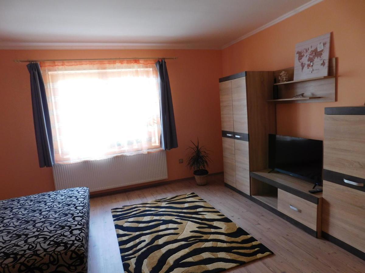 Lovas Vendeghaz Apartment Obanya Ngoại thất bức ảnh