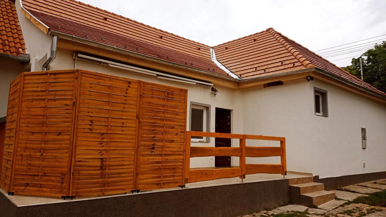 Lovas Vendeghaz Apartment Obanya Ngoại thất bức ảnh