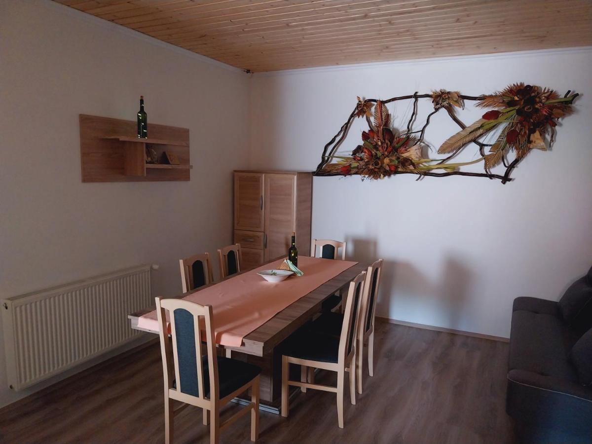 Lovas Vendeghaz Apartment Obanya Ngoại thất bức ảnh